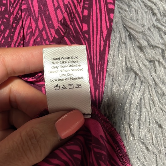 Fuchsia Coldwater Creek sleeveless blouse. - Picture 10 of 10